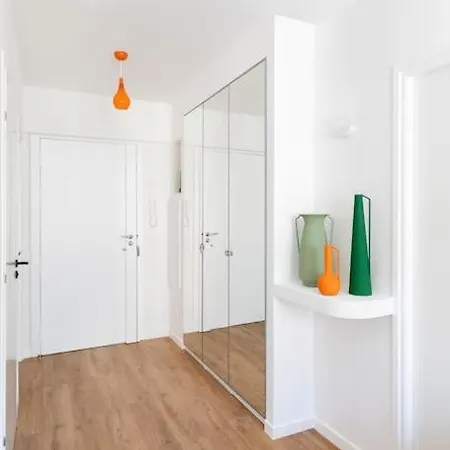 L2 2p Moliere Balcons/ac/wifi/5mins Tram & 10mins Apartman *