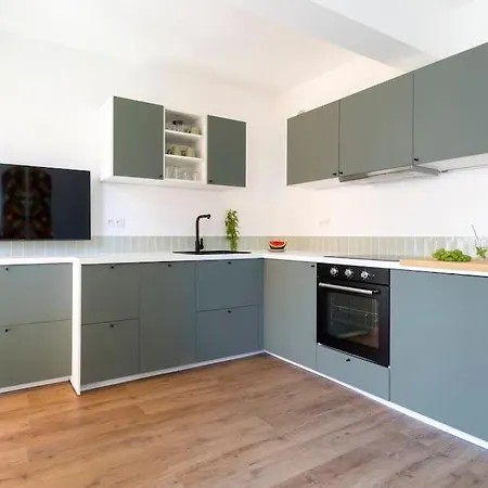 L2 2p Moliere Balcons/ac/wifi/5mins Tram & 10mins *
