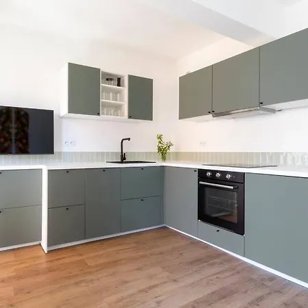 L2 2p Moliere Balcons/ac/wifi/5mins Tram & 10mins