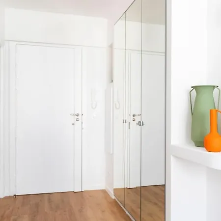 Apartment L2 2p Moliere Balcons/ac/wifi/5mins Tram & 10mins